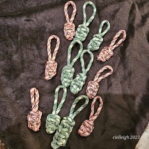 Lot of paracord zipper pulls